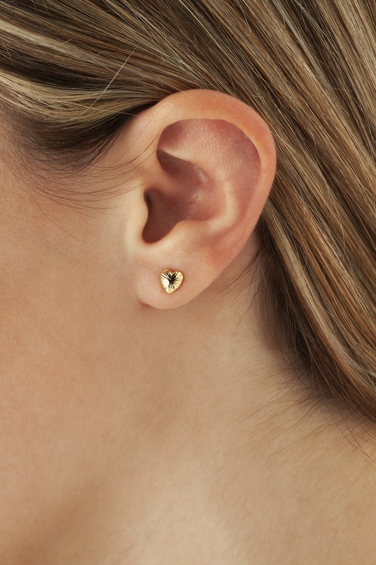 14K Yellow Gold Small Lined Heart Earrings (5169648271404)